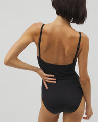 Twist-Front Keyhole One-Piece