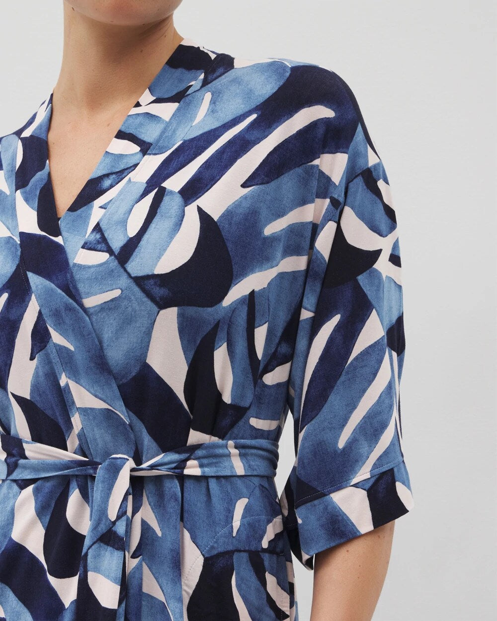 Short Robe