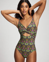 Twist-Front Keyhole One Piece
