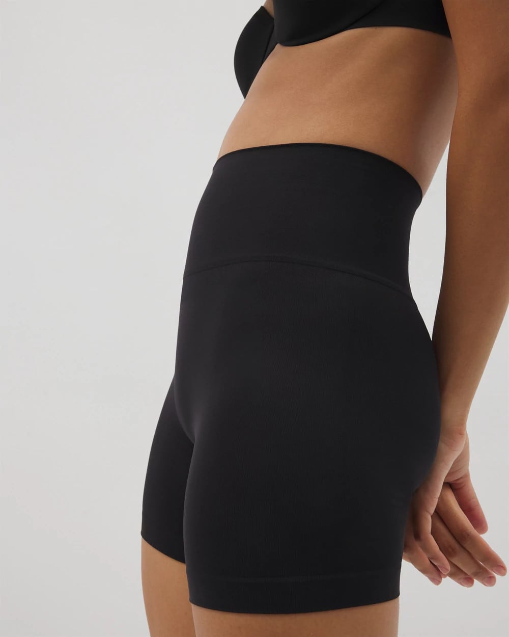 Mid-Level Shaping Seamless Shorts